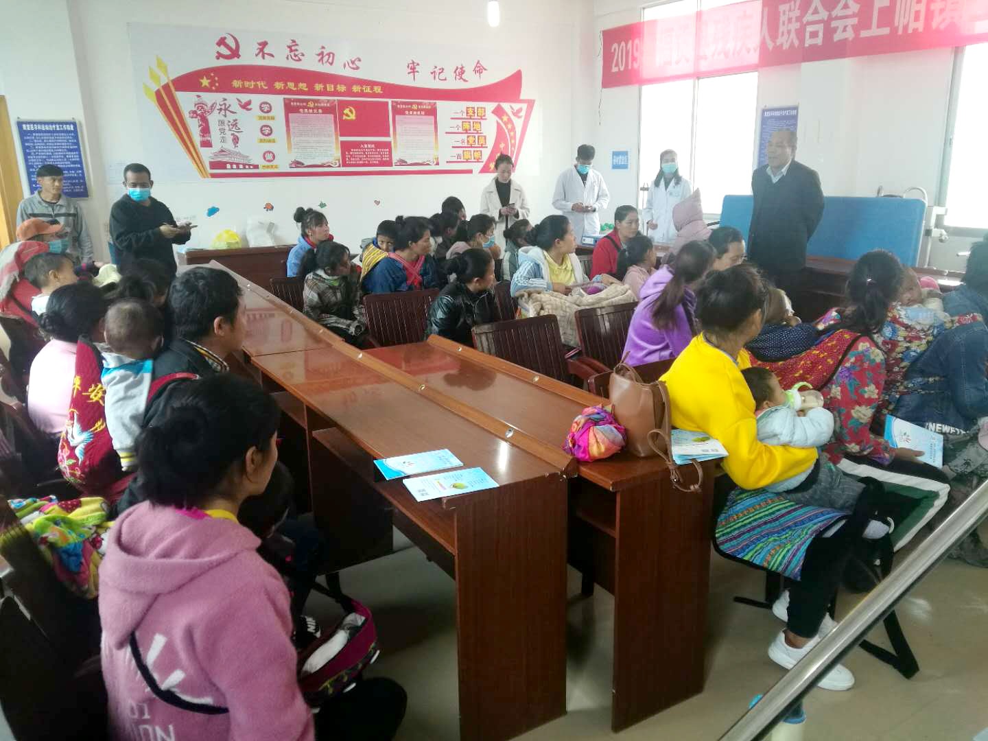 醫(yī)院赴怒江州瀘水市、福貢縣篩查，翻譯相伴積極宣傳救助政策！