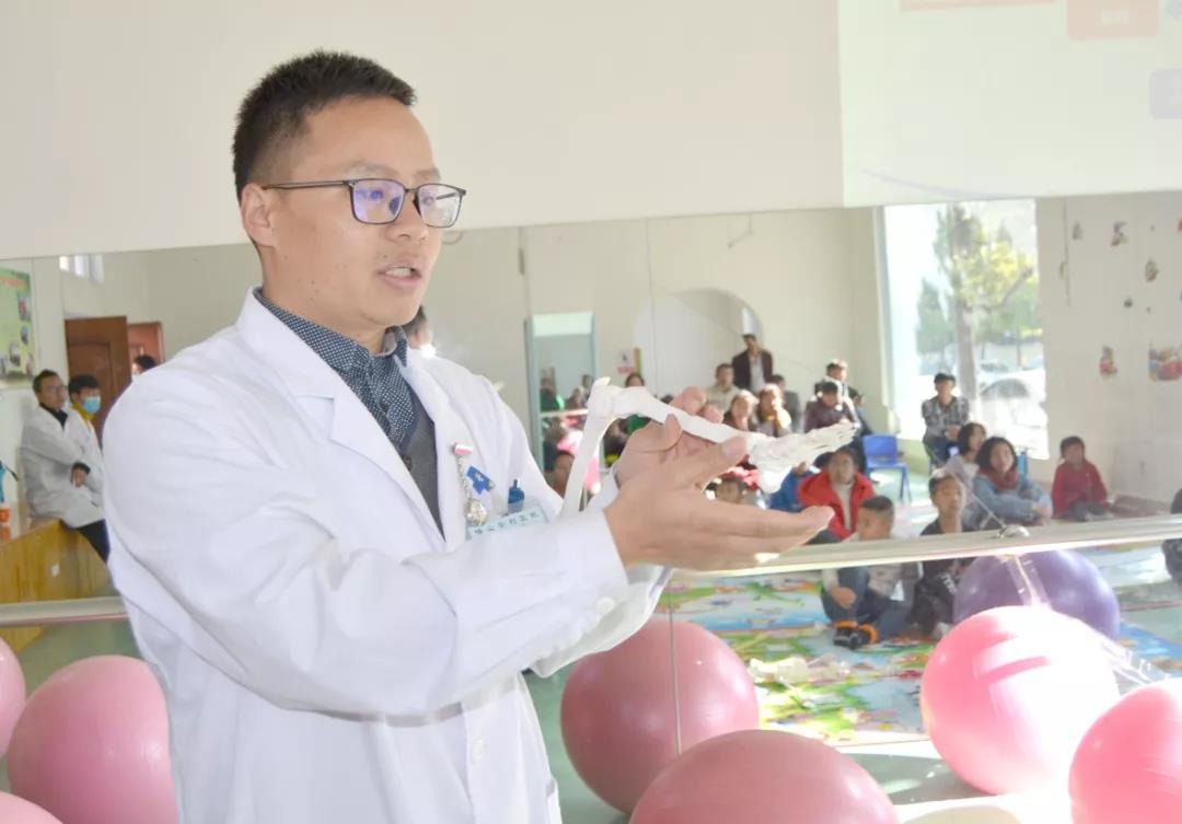 暑期青少年脊柱健康公益課，線上一對一教學指導(dǎo)！